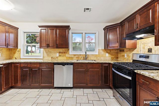 133 Cleveland Avenue, Hasbrouck Heights, NJ 07604