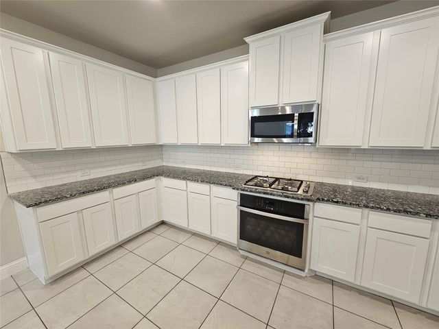 2803 18th Street W, Irving, TX 75060