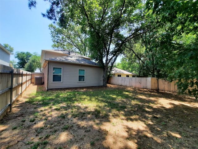 2803 18th Street W, Irving, TX 75060