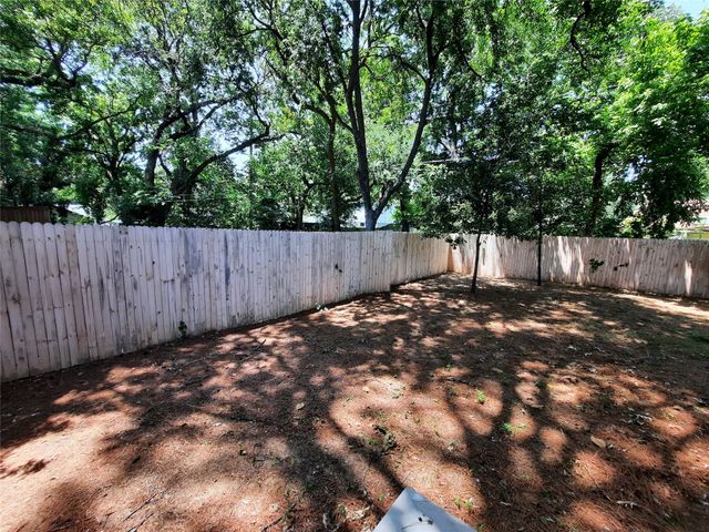 2803 18th Street W, Irving, TX 75060