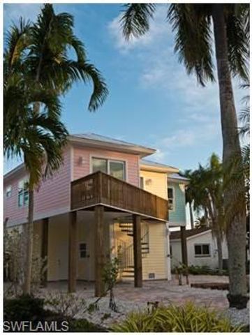 2579 Third ST, Matlacha, FL 33993