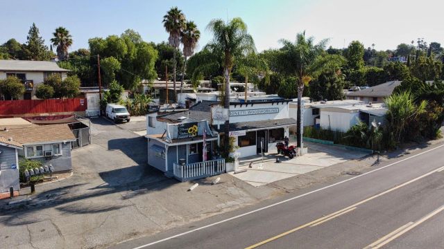 216 E Mission Rd, Fallbrook, CA 92028