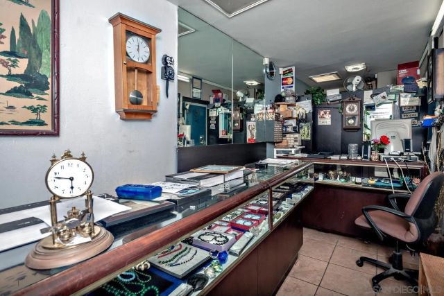 216 E Mission Rd, Fallbrook, CA 92028