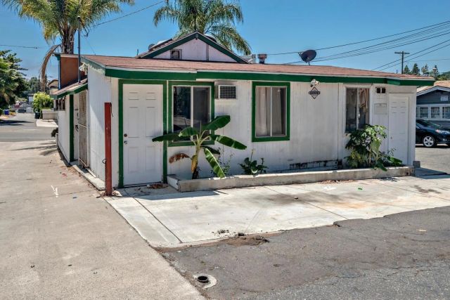 216 E Mission Rd, Fallbrook, CA 92028