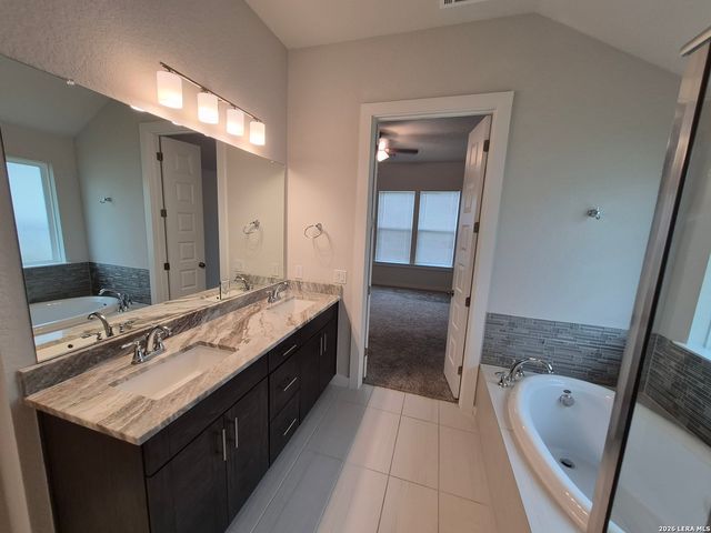 11321 Hollering Pass, Schertz, TX 78154