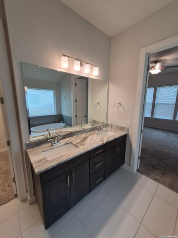 11321 Hollering Pass, Schertz, TX 78154