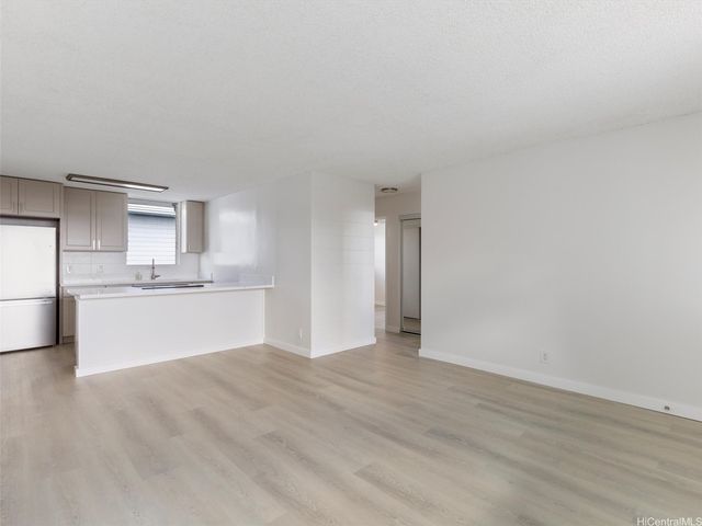 94-010 Leolua Street B308, Waipahu, HI 96797