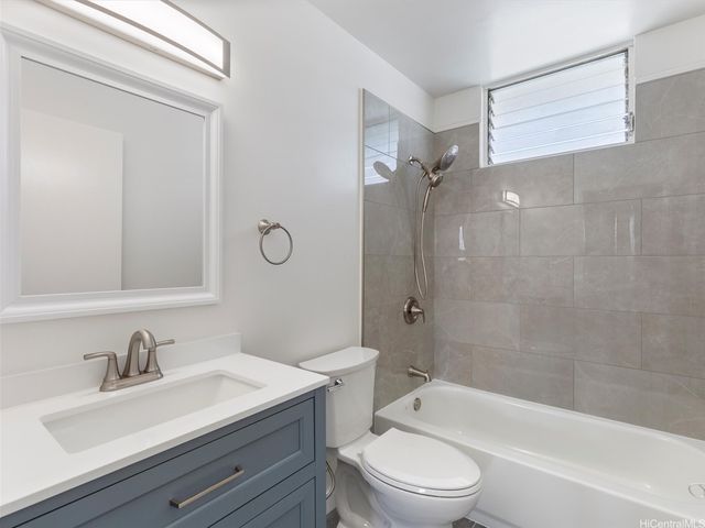 94-010 Leolua Street B308, Waipahu, HI 96797