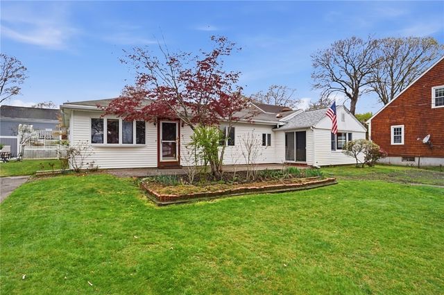 11 Cedar Drive, Bristol, RI 02809
