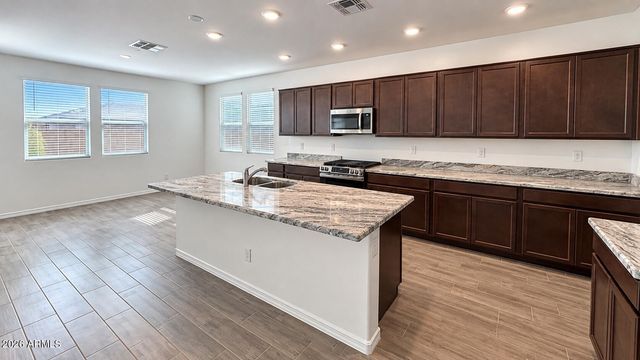 17745 W SOUTHGATE Avenue, Goodyear, AZ 85338