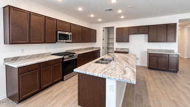 17745 W SOUTHGATE Avenue, Goodyear, AZ 85338