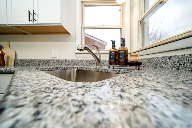 15481 Drake Street, Southgate, MI 48195