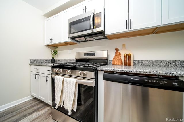 15481 Drake Street, Southgate, MI 48195