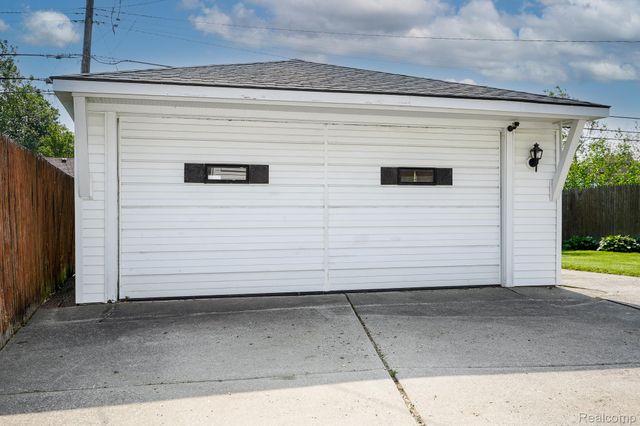 15481 Drake Street, Southgate, MI 48195