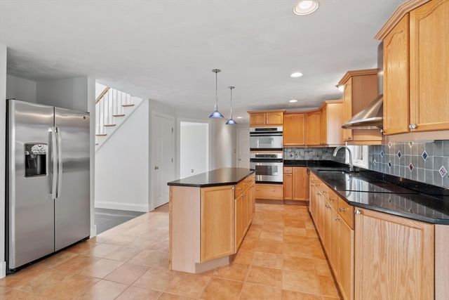 7 Cameron Way, Methuen, MA 01844