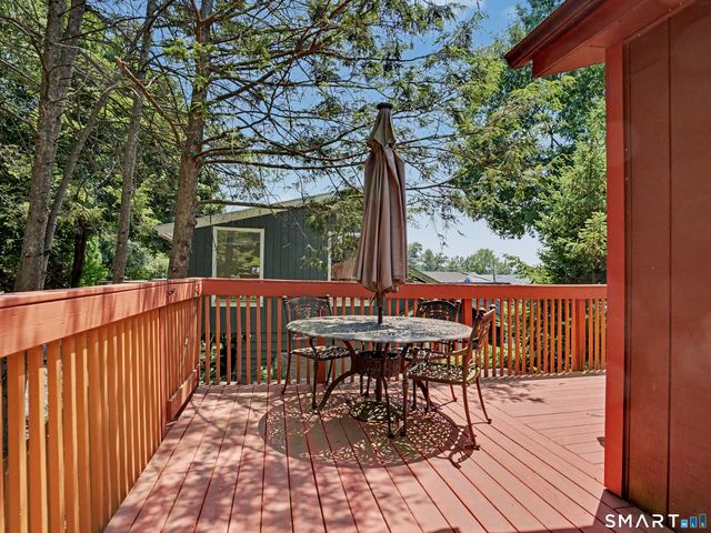 59 South Lake Shore Drive, Brookfield, CT 06804
