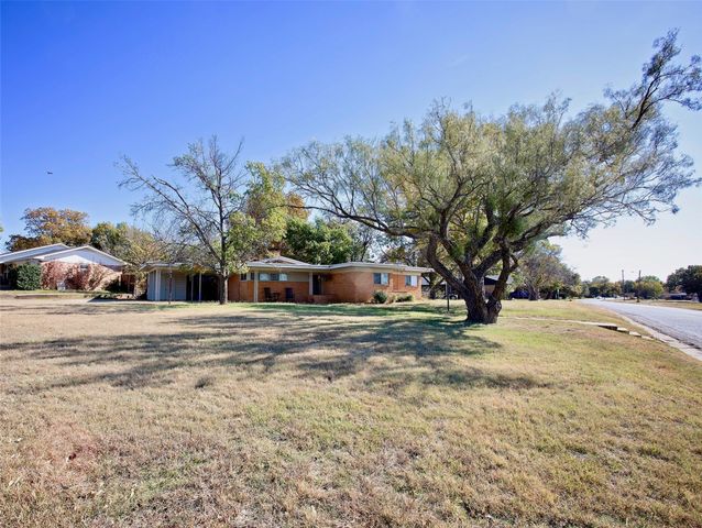 1400 Brazos St, Graham, TX 76450