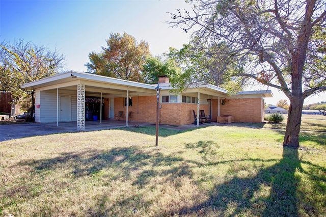 1400 Brazos St, Graham, TX 76450
