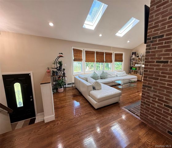 6 Pond View Drive, Wading River, NY 11792