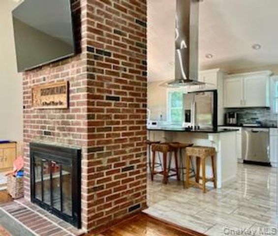 6 Pond View Drive, Wading River, NY 11792