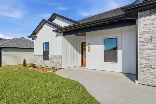 16640 KLINTON DR, Boonville, MO 65233