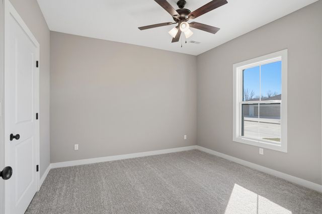 16640 KLINTON DR, Boonville, MO 65233