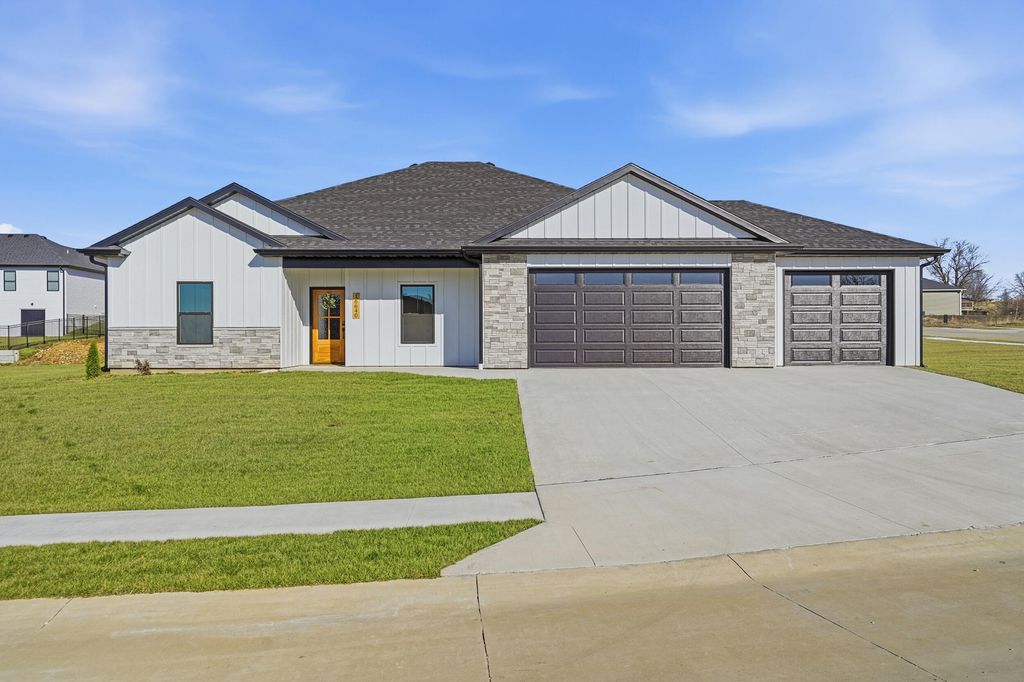 16640 KLINTON DR, Boonville, MO 65233