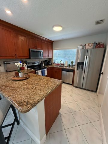 699 Deer Creek Corona Way, Deerfield Beach, FL 33442