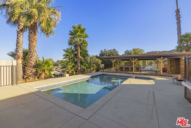 23911 Homezell Drive, West Hills (los Angeles), CA 91304