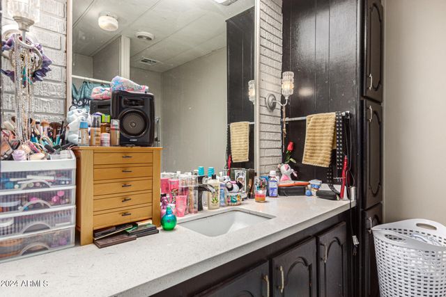 6828 W Pierce Street 126, Phoenix, AZ 85043