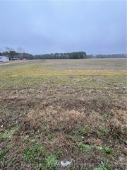 Raynham Road, Fairmont, NC 28340