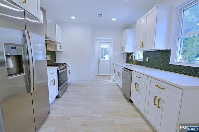 16 Clarke Street, Closter, NJ 07624