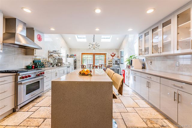 2 Summerwind Drive, Glen Head, NY 11545