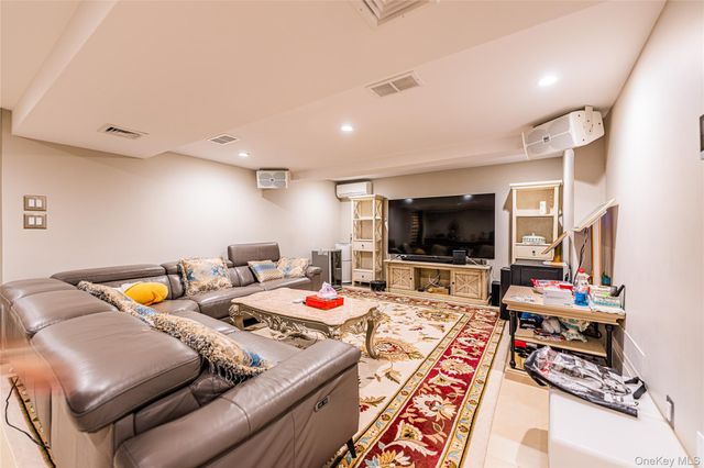 2 Summerwind Drive, Glen Head, NY 11545