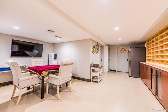 2 Summerwind Drive, Glen Head, NY 11545