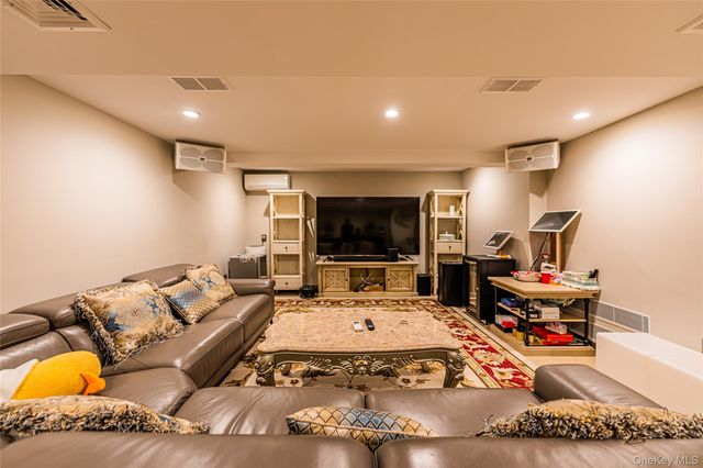 2 Summerwind Drive, Glen Head, NY 11545