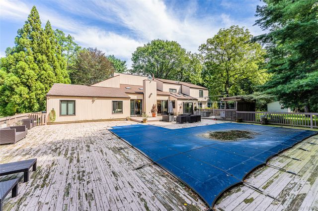 2 Summerwind Drive, Glen Head, NY 11545