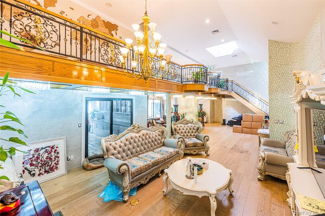 2 Summerwind Drive, Glen Head, NY 11545