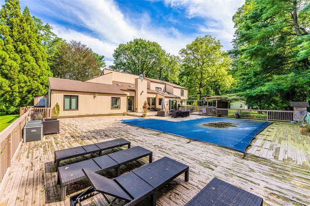 2 Summerwind Drive, Glen Head, NY 11545