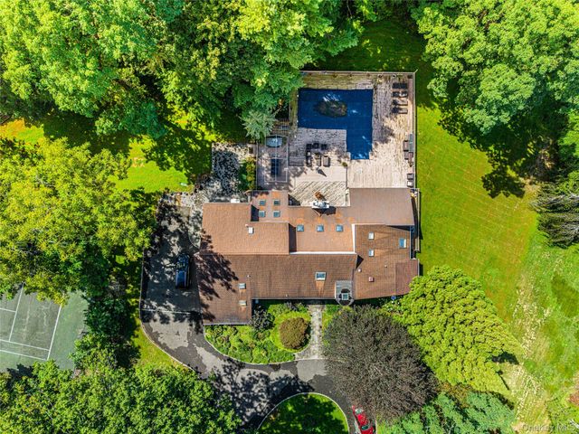 2 Summerwind Drive, Glen Head, NY 11545