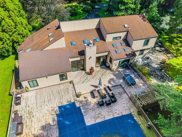 2 Summerwind Drive, Glen Head, NY 11545