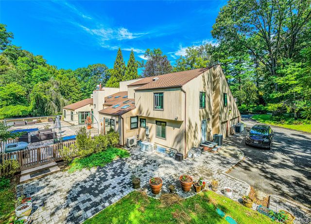 2 Summerwind Drive, Glen Head, NY 11545