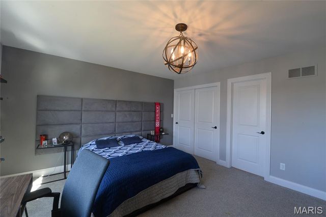 17016 Lakeside Ridge, Chesterfield, MO 63005