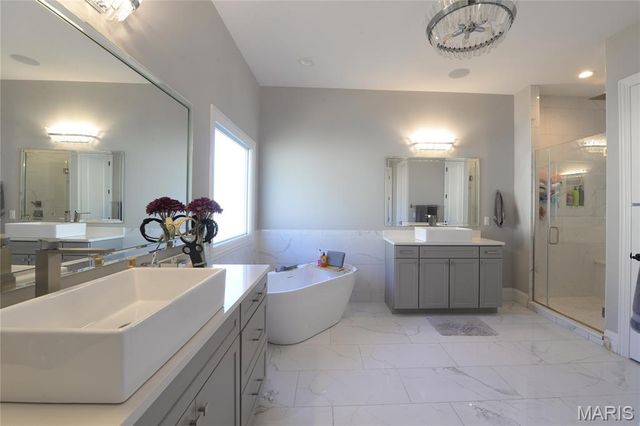 17016 Lakeside Ridge, Chesterfield, MO 63005