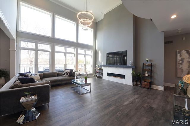 17016 Lakeside Ridge, Chesterfield, MO 63005