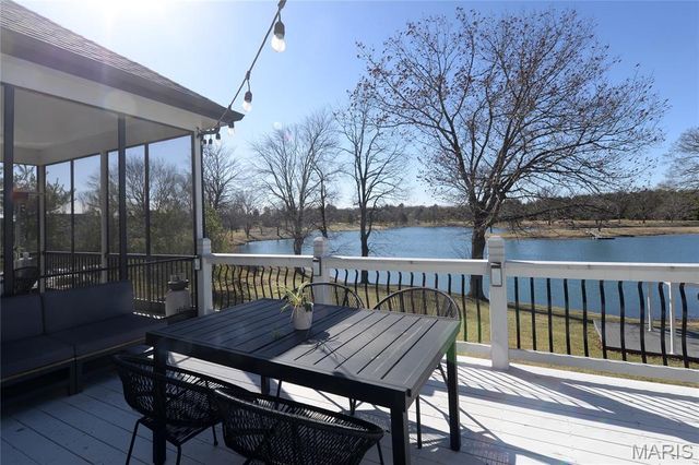 17016 Lakeside Ridge, Chesterfield, MO 63005