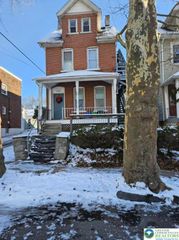 818 High Street Apartment #2, Bethlehem City, PA 18018