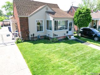 8411 Grandville Avenue, Detroit, MI 48228