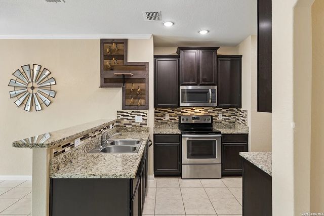 7811 Creekshore Cv, San Antonio, TX 78254