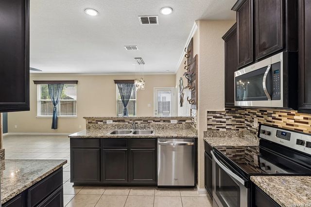 7811 Creekshore Cv, San Antonio, TX 78254